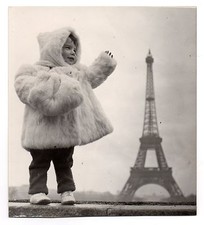 U193 Original Vintage Photograph Eiffel Tower Child Fashion Optical Effect