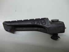 repose pied avant droit de