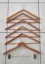 LOT DE 6 CINTRES EN BOIS