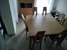 table 140x140 chêne massif et 6 chaises chêne massif et cuir 