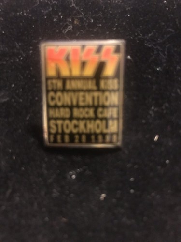 Hard rock cafe pin - hard, kiss