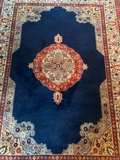 Tapis d'Orient NAIN laine noué à la main à médaillon central sur fond bleu nuit