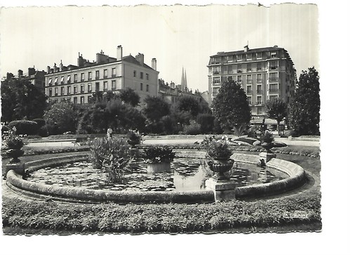 Bayonne bassin au jardin - le,