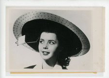 In Hollywood, fashion is in the mirror mirror so you don't miss anything. Vintage silve