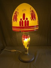 Lampe en pate de verre signee Galle Tip art nouveau À décor de scarabées.