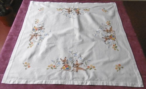 Nappe rétro brodée - main, sur