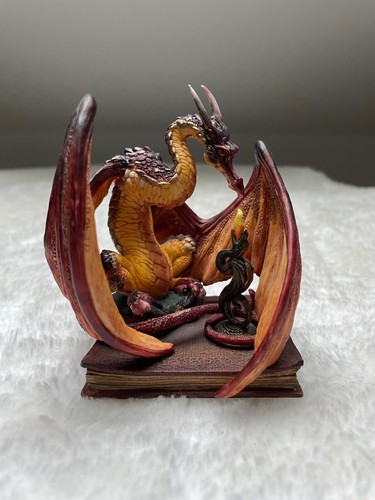 Figurine dragon book wyrms - book,