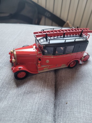Camion laffly fourgon - camion, 2