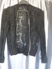 gilet noir en dentelle