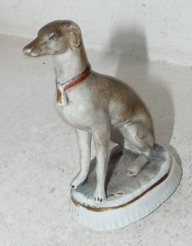 Chien assis figurine - chien, en
