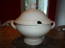 ANCIENNE SOUPIERE EN FAIENCE