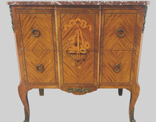 Commode à ressaut central de