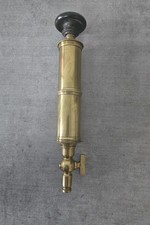 Ancienne pompe à graisse en