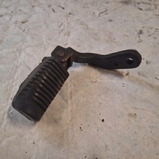 PLATINE REPOSE PIED AVANT GAUCHE YAMAHA 125 SR (97-02)