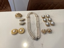 lot bijoux vintage or et perle. Collier, broche, boucle d’oreille.