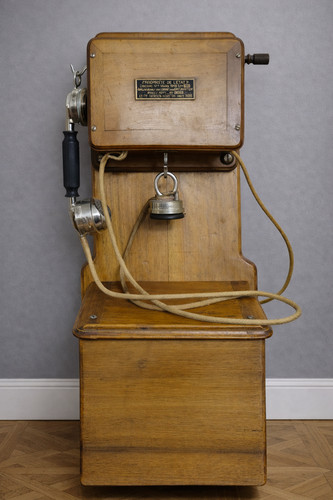 Téléphone mural ancien - , –