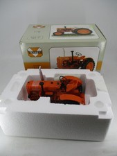 AC734 UNIVERSAL HOBBIES 1/16 AGRICULTURAL TRACTOR VENDEUVRE SUPER BB 31 REF UH2832