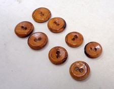 Lot 8 Boutons anciens en bois