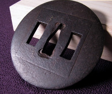 Tsuba japonais ancien Katana SwordGuard Samouraï du Japon design carré en fer