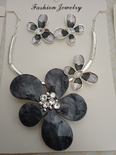 Parure collier boucke d - et,