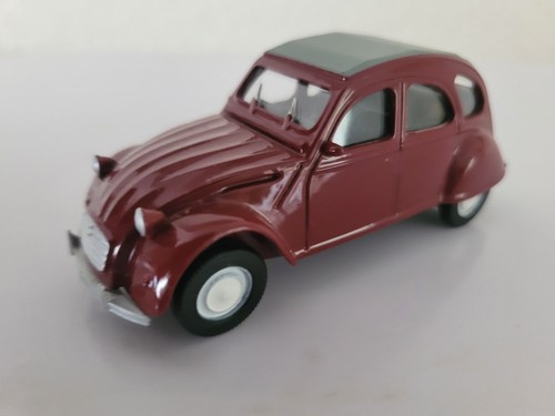 -Citroën 2cv6 rouge capote