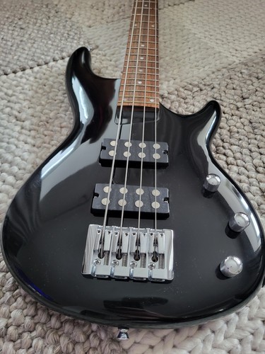 Basse guitare - e,