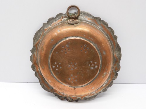 Ancienne petite passoire - -ancienne,
