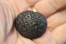 ANCIEN  BOUTON   résine  boulet de charbon 3,1 cm