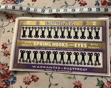 MERCERIE ANCIENNE -  PLAQUE D'AGRAFE  FAVORITA  vers 1950