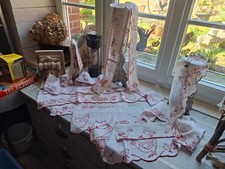 Lot de BRODERIE étagère