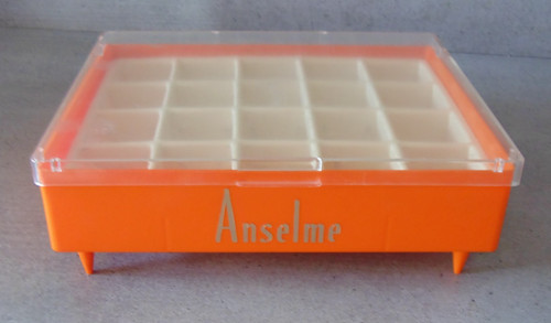 Presentoir cosmétiques - à,