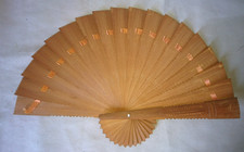 ANCIEN BEAU EVENTAIL EN BOIS