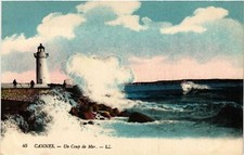 Old postcard AK CANNES - Un Coup de Mer (513528)