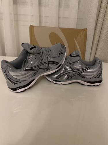 Paire chaussure asics - de,