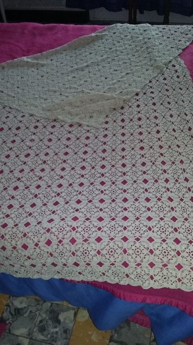 Dessus lit crochet fait - dessus, au