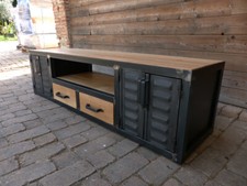 Meuble TV portes persiennes