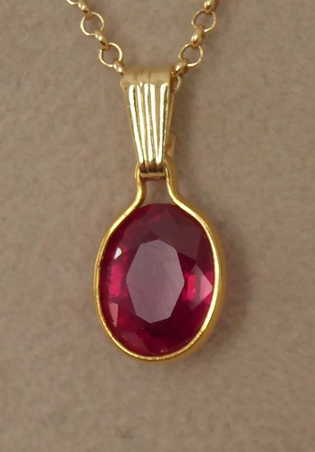 Beau pendentif avec rubis - pendentif,