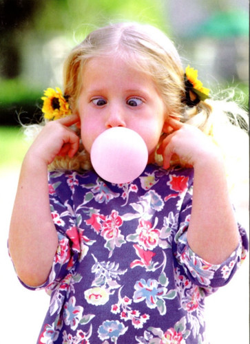 Avanti girl blowing bubblegum - avanti,