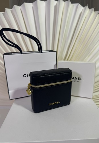 Petit étui rigide - petit, chanel