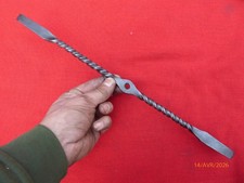 tres grand tournevis en fer