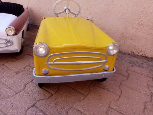 Voiture pédales - à,