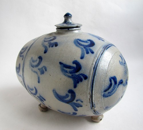Ancien vinaigrier avec - ancien,