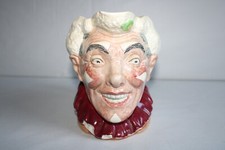 Pichet barbotine en faïence ROYAL DOULTON, modèle clown H. Fenton, anglais
