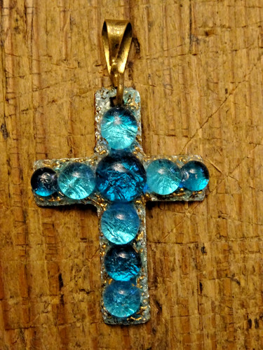 Pendentif croix émaux sur - ,