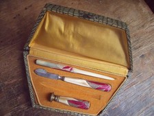 NÉCESSAIRE D’ÉCRITURE DE