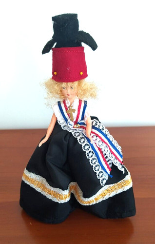 Ancienne poupee avec coiffe - la,