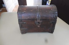 Boite coffre coffret ancien à bijoux ou à trésor en bois et laiton Inde