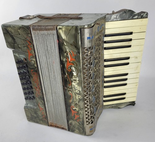 Ancien accordéon vintage - vintage, en