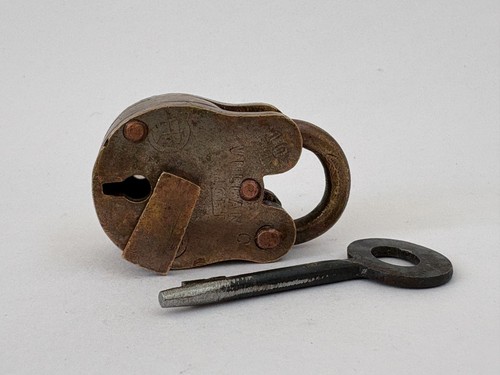 Ancien cadenas laiton avec - cadenas, en