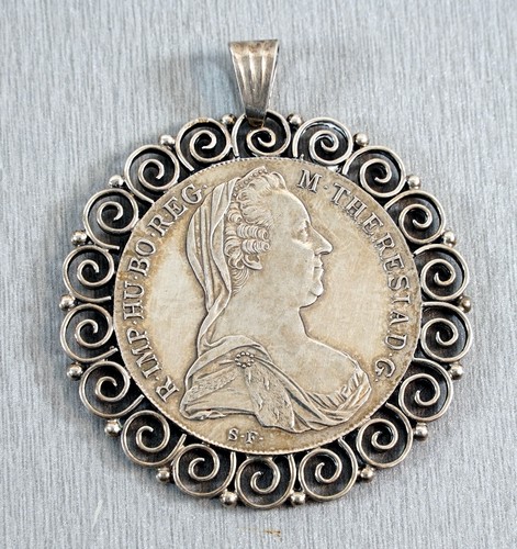 Rare pièce pendentif écu - rare,